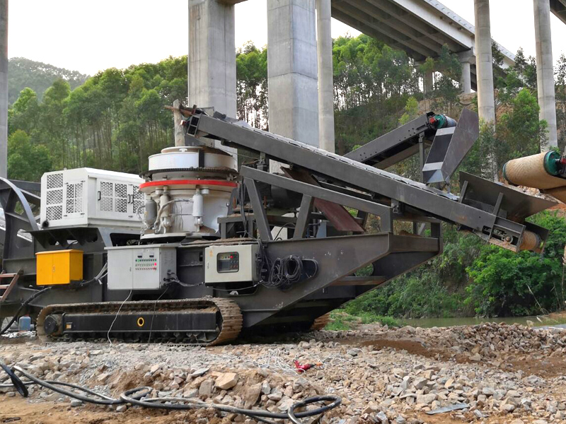 履帶式圓錐破碎站.jpg 履帶式圓錐破碎站.jpg