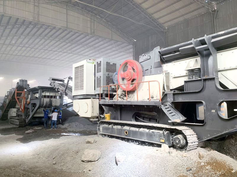 鄂式履帶移動破碎站.jpg 鄂式履帶移動破碎站.jpg